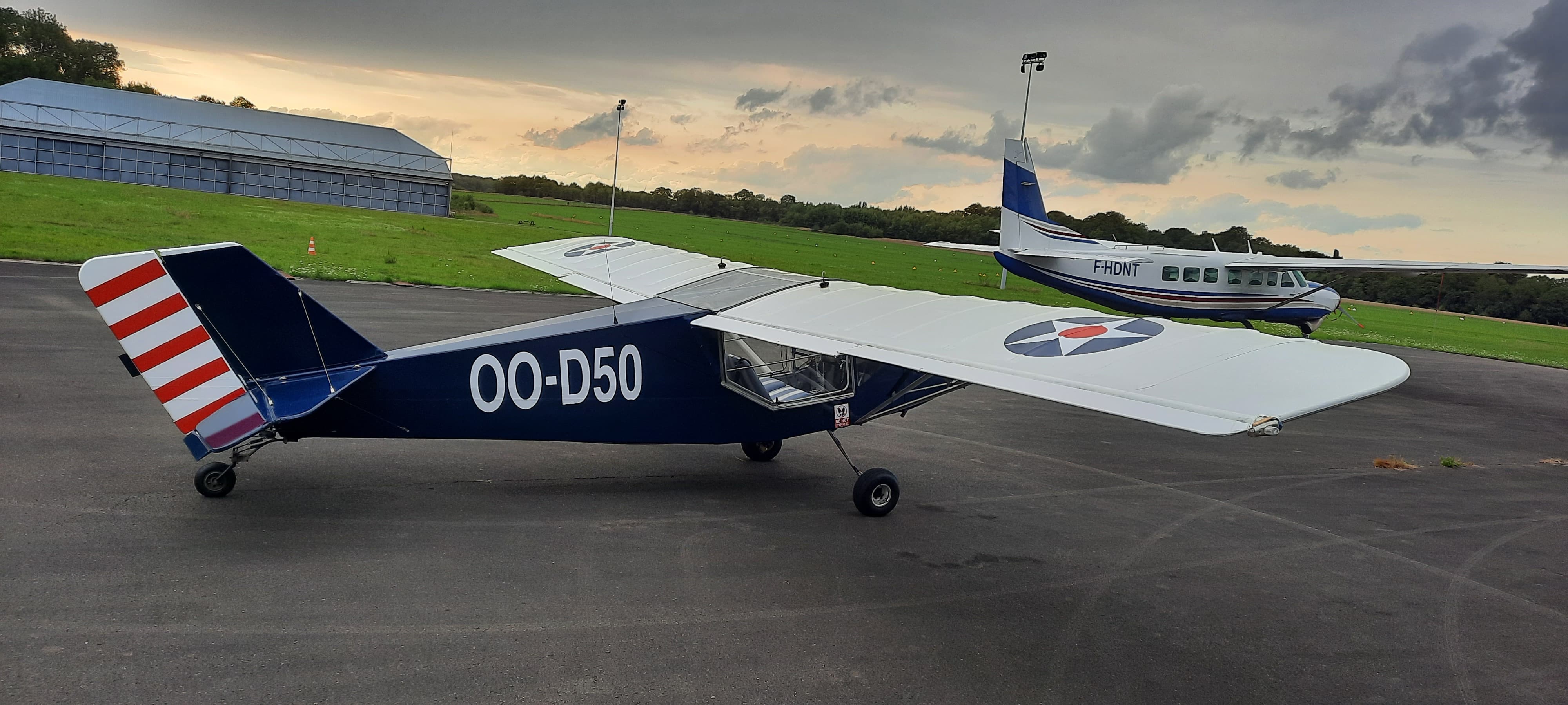 ULM Rans S-6 Coyote II OO-D50 à vendre, vu de profil sur le tarmac de l'aérodrome de Cerfontaine en fin de journée